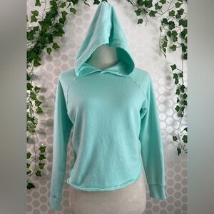 Forever 21 girl green short hooded t-shirt polyesterSize 13/14 years.